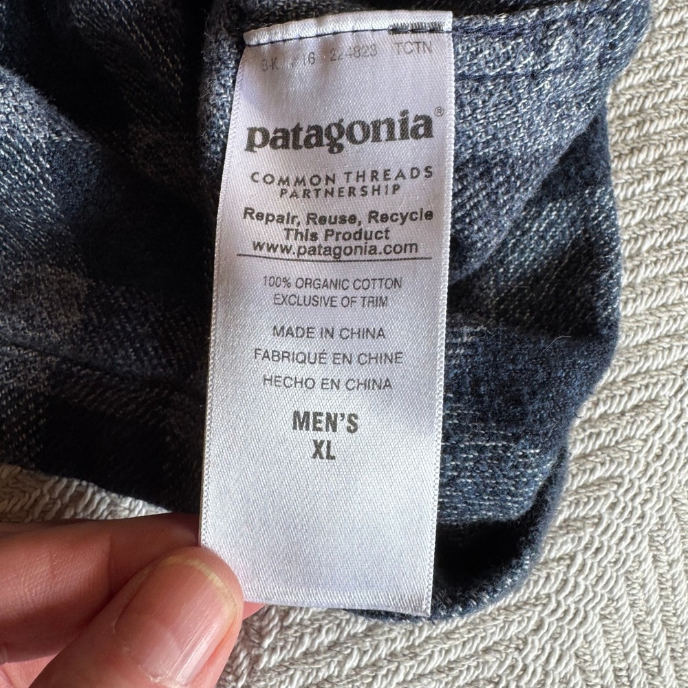 Patagonia Mens XL Fjord Flannel Shirt Organic Cotton Navy‎ Grey Plaid - Picture 5 of 8